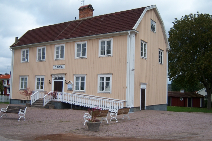 100_1638 small SKOLA.jpg - 266960 Bytes